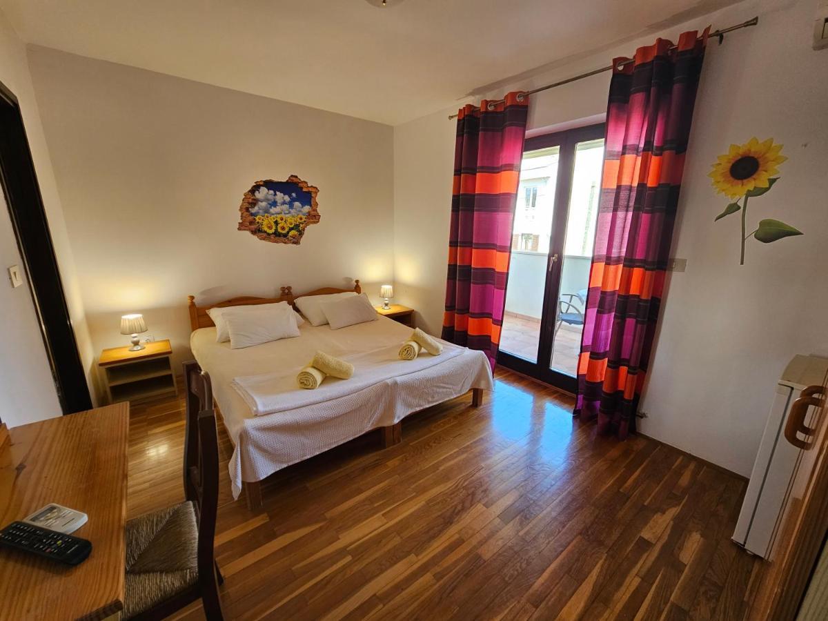 Apartments & Rooms Gaspar Ровінь Екстер'єр фото