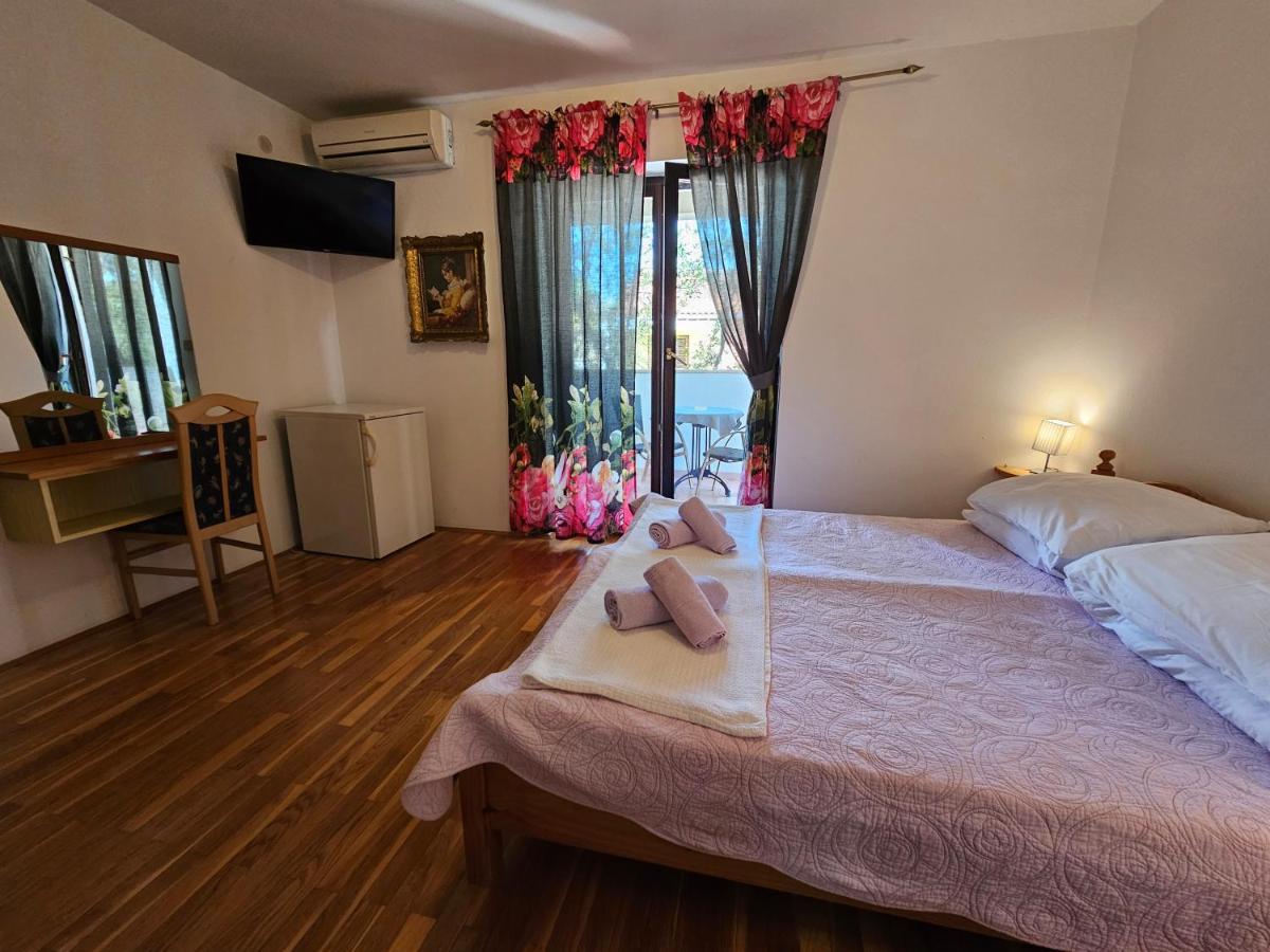 Apartments & Rooms Gaspar Ровінь Екстер'єр фото