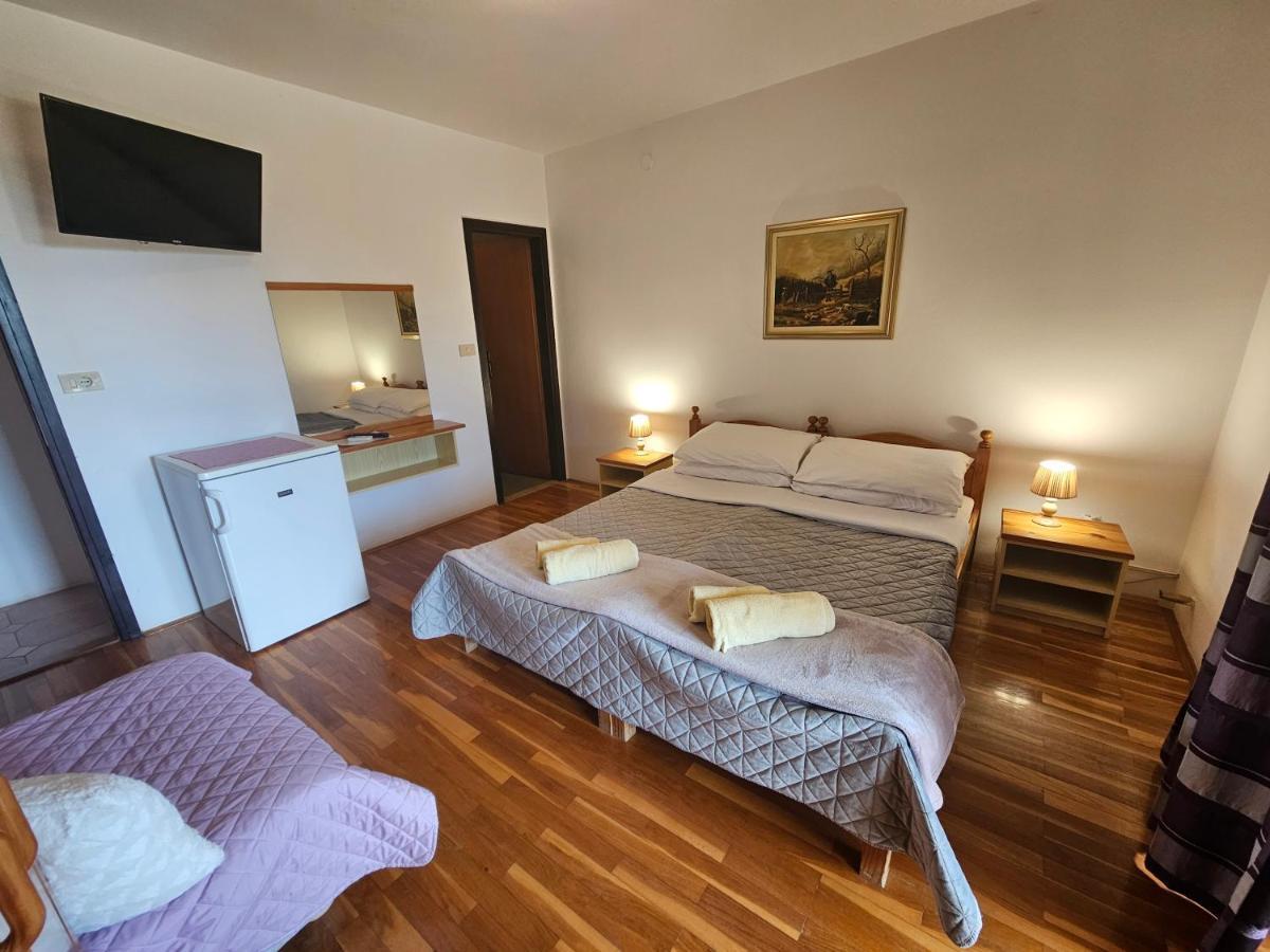 Apartments & Rooms Gaspar Ровінь Екстер'єр фото