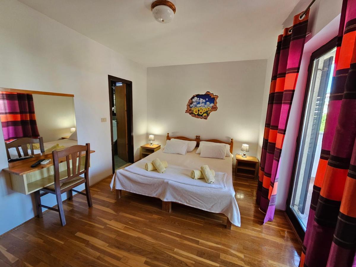 Apartments & Rooms Gaspar Ровінь Екстер'єр фото