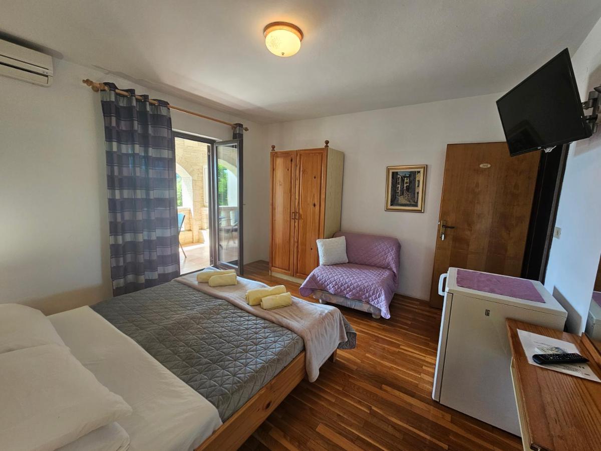 Apartments & Rooms Gaspar Ровінь Екстер'єр фото