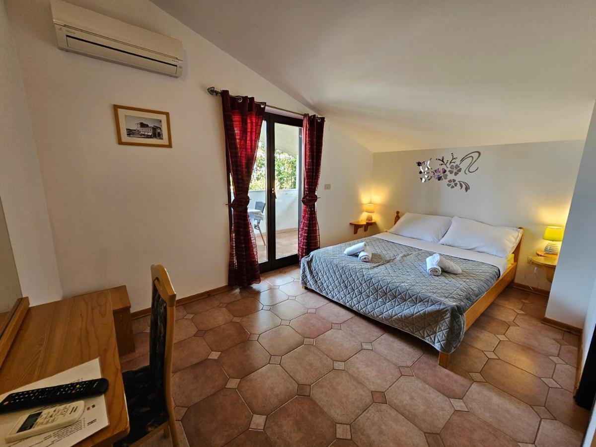 Apartments & Rooms Gaspar Ровінь Екстер'єр фото