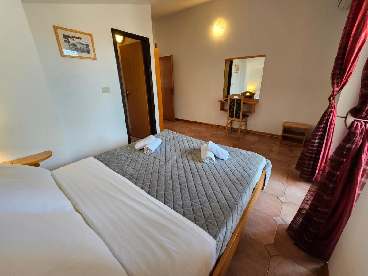 Apartments & Rooms Gaspar Ровінь Екстер'єр фото