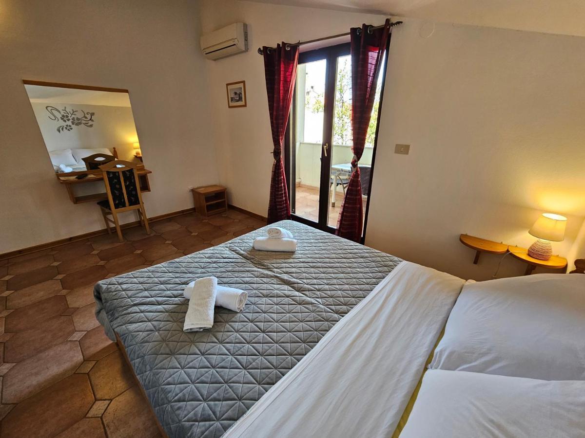 Apartments & Rooms Gaspar Ровінь Екстер'єр фото