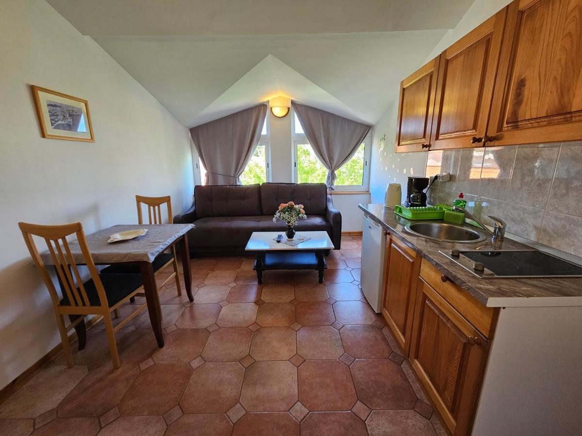Apartments & Rooms Gaspar Ровінь Екстер'єр фото