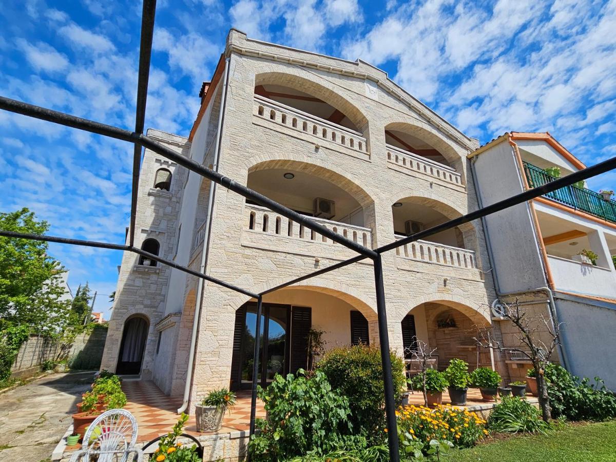 Apartments & Rooms Gaspar Ровінь Екстер'єр фото
